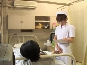 Nerdy Japanese gets her bum sprayed in Japanese sex video